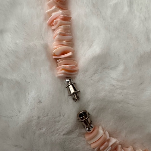 Retro Hawaiian Pink and White Puka Shell Necklace - Picture 2 of 3